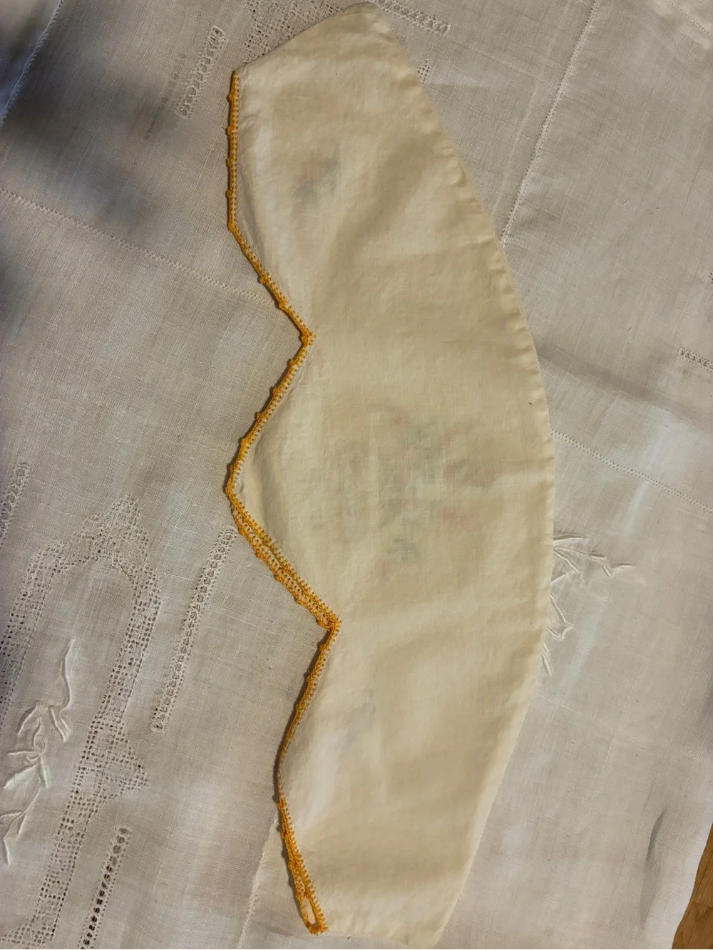Vintage Embroidered Linen Doilies Set - Basket covers and Bun Warmer Covers